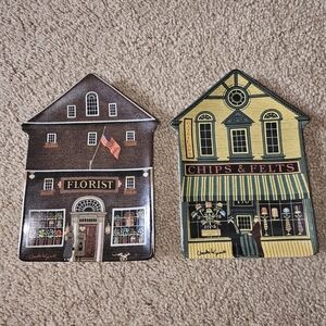 Vintage Charles Wysocki Folktown Set of 2 House Shaped Plates Bradford Exchange.